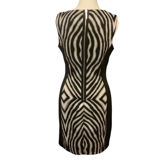 BISOU BISOU BLACK & WHITE PATTERNED SLEEVELESS MIDI DRESS/ Size 10 - Picture 3 of 11